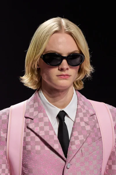 Look 70
